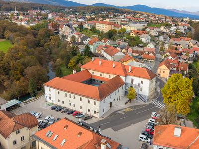 Prenovljen slovenski grad vabi na jesenski izlet