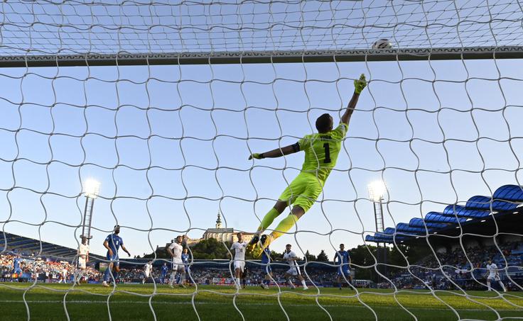 Martin Turk se je izkazal z nekaj lepimi obrambami. | Foto: Reuters