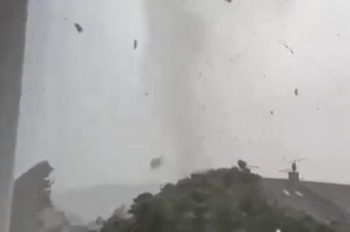 tornado, vreme, neurje, Nemčija | V delih zahodne in osrednje Nemčije je bilo v neurjih poškodovanih več deset hiš. | Foto X/@nrw_blaulicht