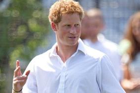 Britanci podpirajo razgaljenega princa Harryja
