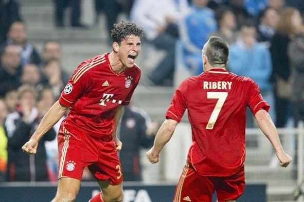 Gomez vrgel rokavico Messiju