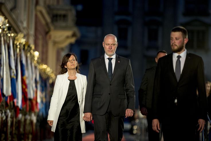 Predsednik državnega zbora Milan Brglez je pred proslavo na slavnostni seji nagovoril poslance. "Ljudje so se združili v slogi, še preden se je uspelo poenotiti politiki," je dejal. | Foto: Ana Kovač