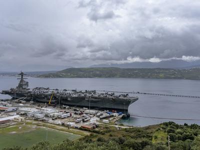 Ameriška letalonosilka na poti na Hrvaško