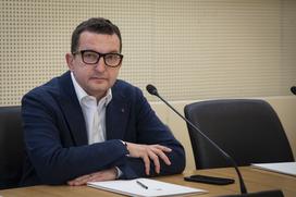 Ustanovna seja strateškega sveta za preprečevanje sovražnega govora pri predsedniku vlade. Sovražni govor. Marko Milosavljevič