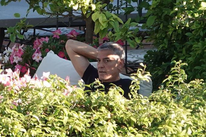 George Clooney na terasi Hotela de Russie v Rimu | Foto: Profimedia