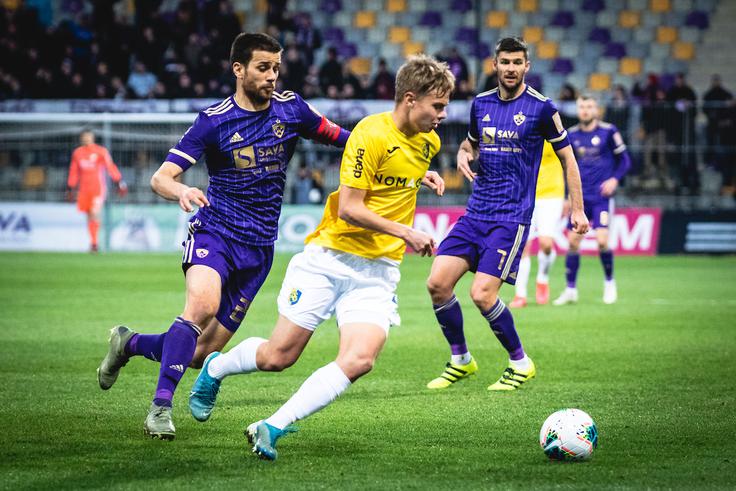 Mariborčani so v zadnjem nastopu v prvi ligi doma ostali brez točk proti Bravu (1:2). | Foto: Blaž Weindorfer/Sportida