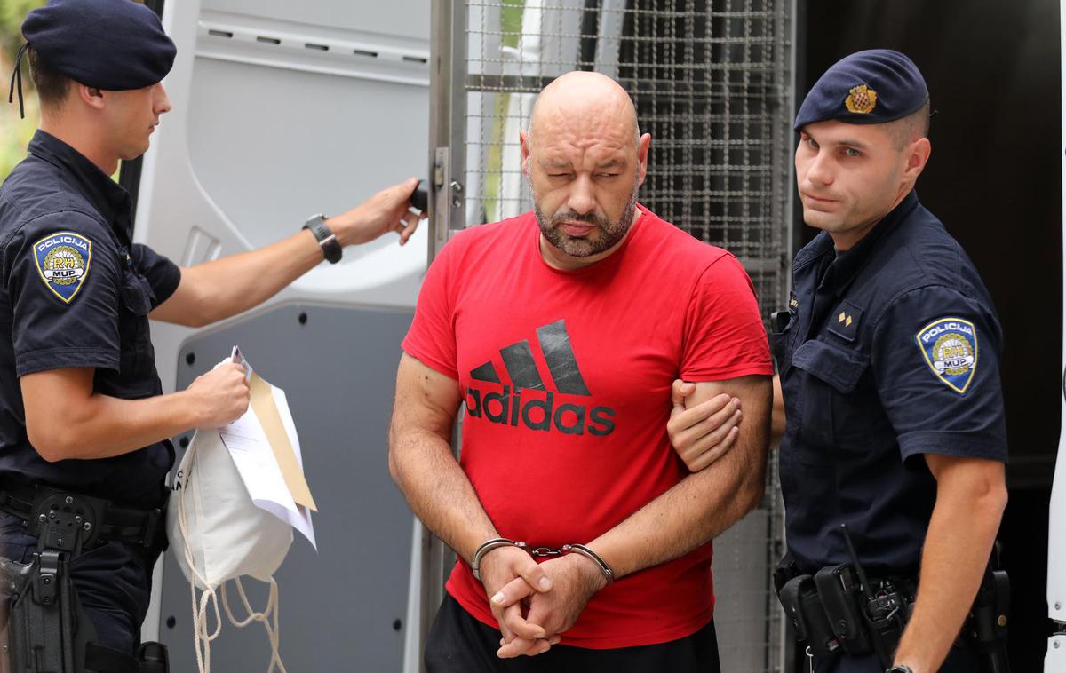 trojica osumljenih, napad na Slovenca, Poreč | Po incidentu so sprva pridržali pet ljudi, dva so izpustili zaradi pomanjkanja dokazov. Kot so poročali hrvaški mediji, so policisti v zvezi z napadom zaslišali tudi nekdanjega borca in trenerja borilnih veščin Denisa Vojnikovića. | Foto Pixsell/Saša Miljević