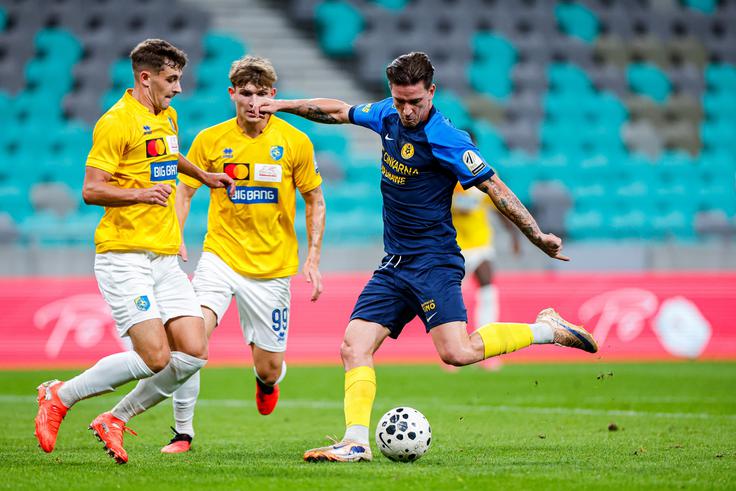 Benjamin Verbič je sredi prvega polčasa zadel za vodstvo Celja z 1:0. | Foto: Aleš Fevžer