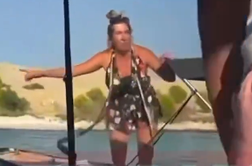 Na Kornatih ženska po prepiru padla v morje. "To je moj otok!" je kričala. #video