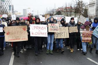 Na protestu v Sarajevu zahtevajo odgovornost za nesrečo tramvaja