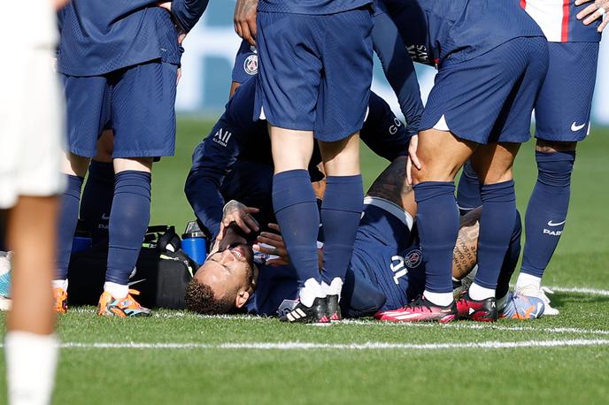 Neymar poškodba | Neymar se je poškodoval na začetku drugega polčasa  | Foto Guliverimage