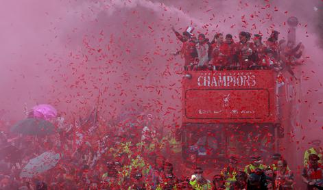 Parada v Neaplju, v Liverpoolu slavilo milijon ljudi #video