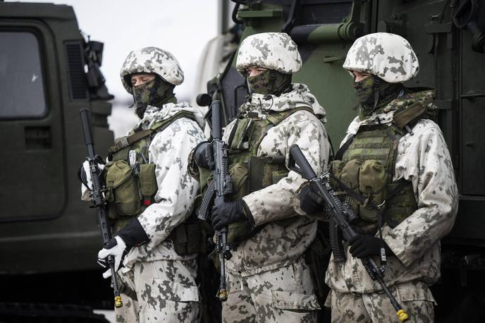 Finski vojaki | Finski vojaki veljajo za zelo izurjene za bojevanje v zimskih oziroma arktičnih razmerah. Na fotografiji: finski vojaki na skupnih vajah s švedsko vojsko marca 2024 na severu Finske. | Foto Guliverimage