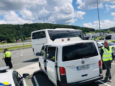 Pijan voznik avtobusa prevažal otroke