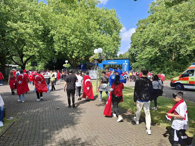 Eden izmed glavnih vhodov na navijaško cono Westfalenpark v Dortmundu. | Foto: R. P.