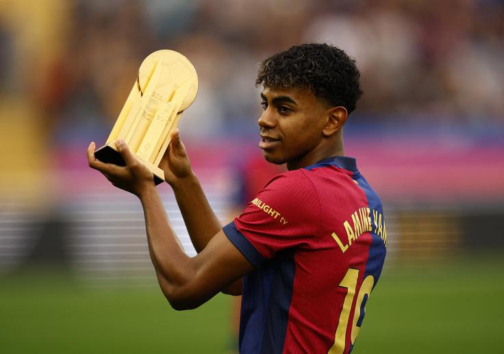 Lamine Yamal, čudežni deček Barcelone in španskega nogometa, je soimenjak slovenskega novinarja in glasbenika Lamina Dialla. | Foto: Reuters