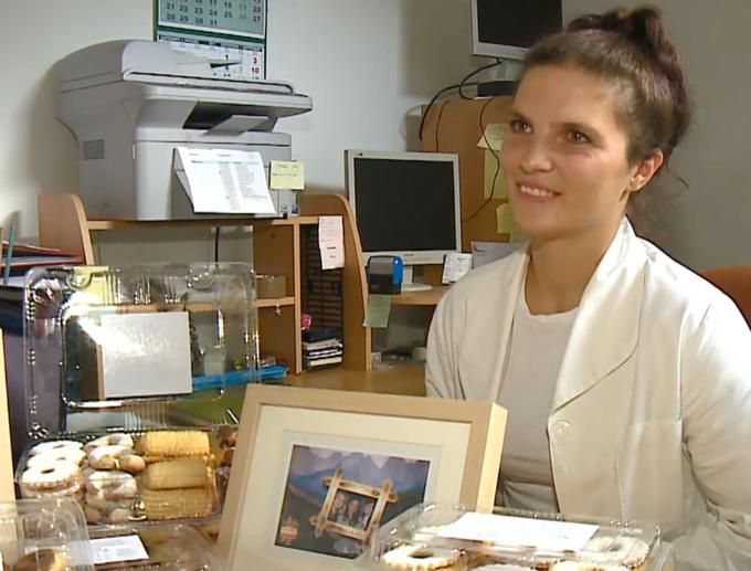 V pekarni, ki jo Maša vodi skupaj s partnerjem, zaposleni poskrbijo tako za peko kot tudi za pakiranje domačih piškotov. | Foto: 