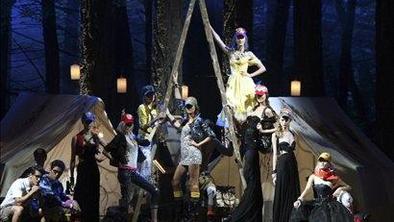 Dsquared2 navdihuje taborjenje