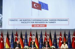 Merklova, Tusk in Timmermans ob obisku Turčije hvalili begunski dogovor z Ankaro