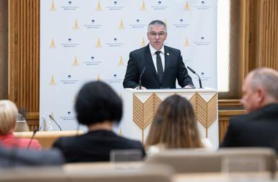 Določbe o volitvah predstavnika samostojnih poklicev v DS neustavne