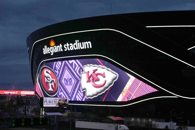 Letošnji Super Bowl bo odigran na supermodernem stadionu Allegiant v Las Vegasu. Zgrajen je bil leta 2020. | Foto: Reuters