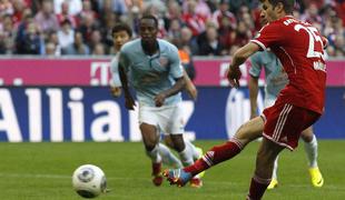 Bayern in Borussia Dortmund zmagala, v Hamburgu remi in šest golov