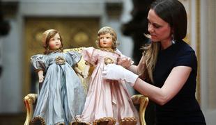 S čim se je v otroštvu igrala kraljica Elizabeta II. (foto)