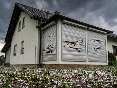 Kaj storiti, ko toča uniči vaša senčila?