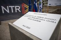 Položitev temeljnega kamna za podatkovni center, v katerem bo tudi superračunalnik.