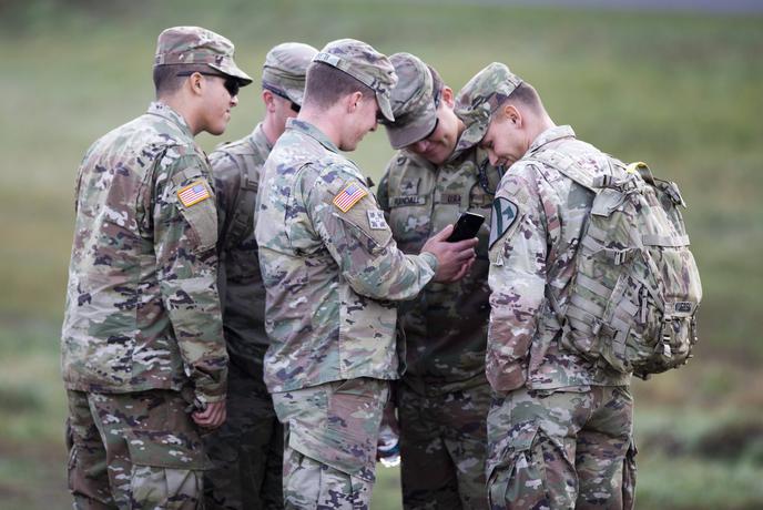 Ameriški vojaki korakajo po Rusiji. In Moskva je nemočna.