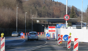 Na meji z Avstrijo 13 kontrolnih točk na cestnih povezavah