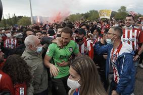 Španci ganili Jana Oblaka in mu zapeli iz srca #video
