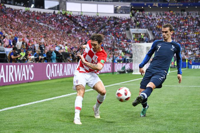 Jan Oblak je klubske soigralce na različnih bregovih v finalu SP spremljal tudi leta 2018. Takrat je Hrvat Šime Vrsaljko potegnil krajšo v boju s Francozoma Antoinom Griezmannom in Lucasom Hernandezom. | Foto: Guliverimage/Vladimir Fedorenko