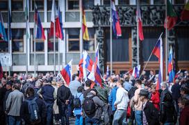 Protestni shod pred DZ-jem