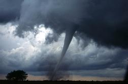 Severno od Vidma divjal tornado, trombe pustošile v beneški provinci #video
