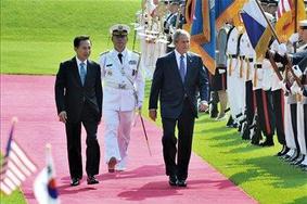 Bush v Južni Koreji grajal Kitajsko in Severno Korejo