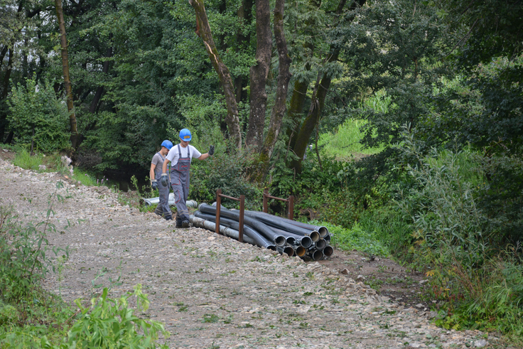 Preusmeritev vode iz Tojnice in izsušitev struge bodo, če se bo vodostaj potoka že dovolj znižal, izvedli jutri. | Foto: Andreja Lončar