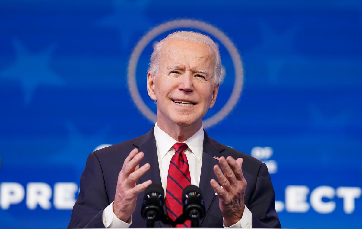 Joe Biden | Predsednik Joe Biden je po prisegi podpisal prvih 17 izvršnih ukazov, odlokov in razglasov. | Foto Reuters