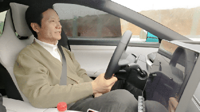 Iz Pekinga v Šanghaj: direktor novi avtomobil testira tudi sam #foto
