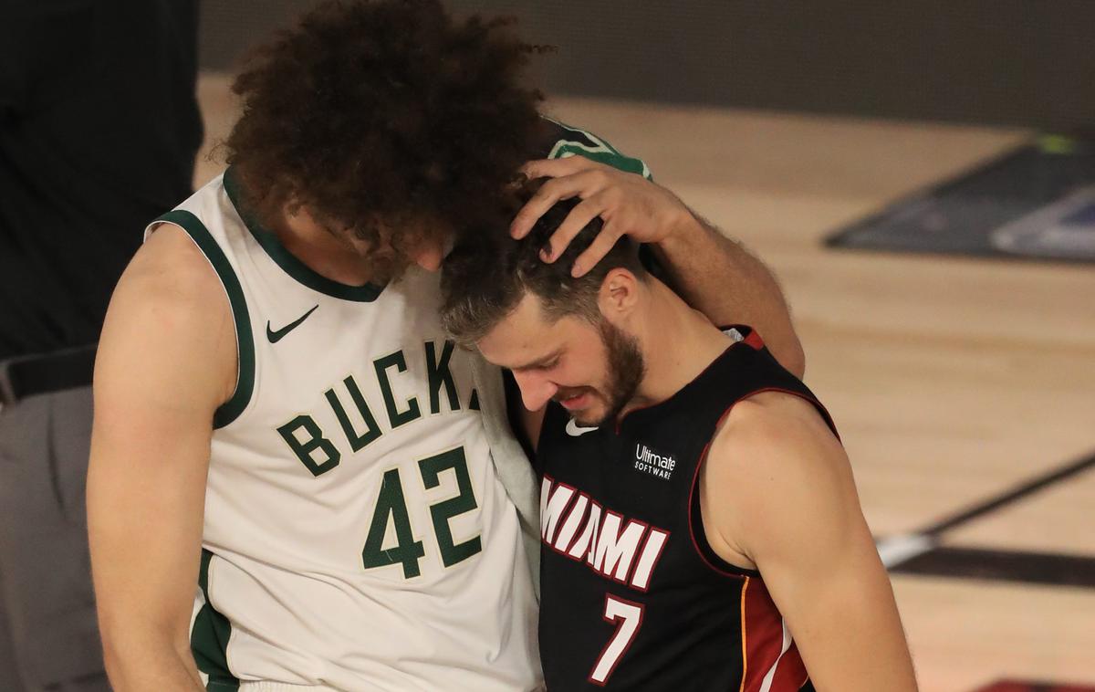 Dragić in Lopez | Goran Dragić (na fotografiji v družbi centra Milwaukeeja Robina Lopeza) z Miamijem napreduje med najboljše štiri ekipe lige. | Foto Getty Images