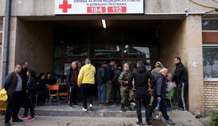 Klub deloval s ponarejenimi dokumenti. Starši pred bolnišnico zahtevajo trupla otrok.