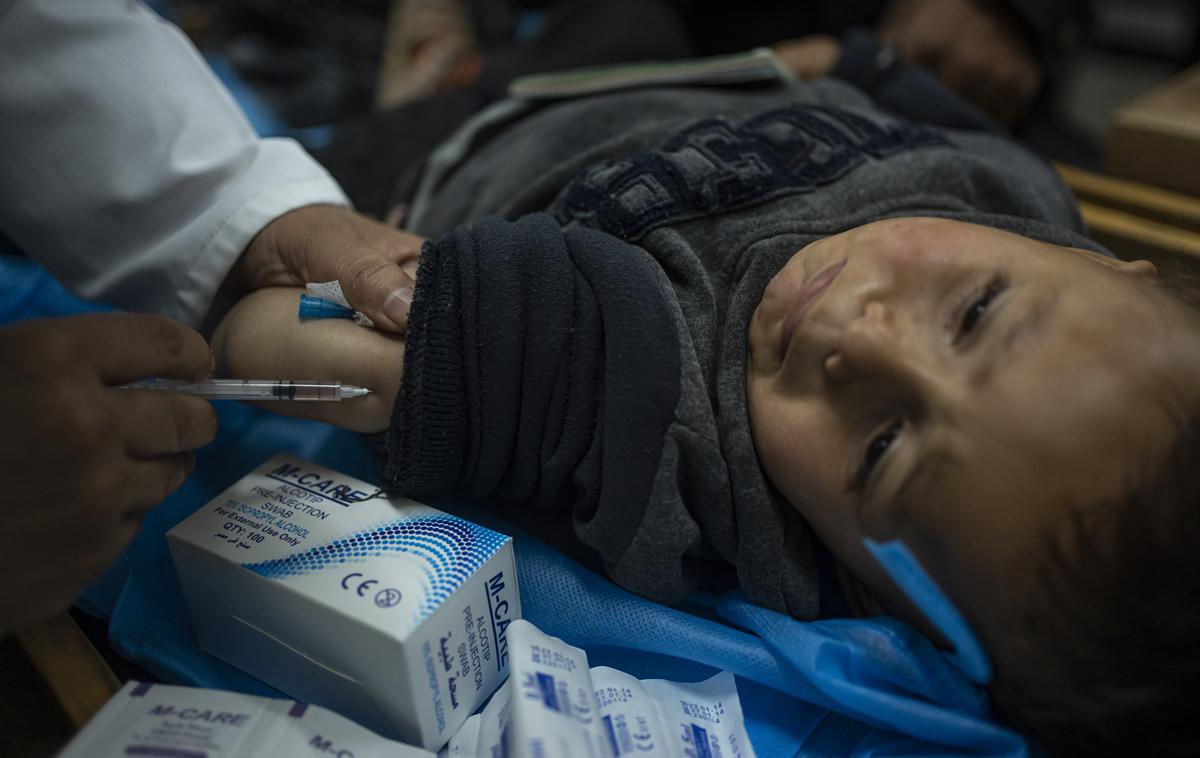 Pomoč, bolnica, Gaza, bolezen, zdravljenje | Humanitarna pomoč v Gazi po besedah Fletcherja ni še dosegla skupnosti, zato lahko zaradi tega v naslednjih 48 urah umre 14 tisoč dojenčkov. | Foto Guliverimage