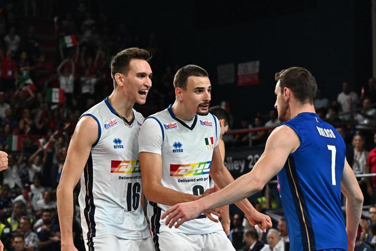 Italijanom je po petih nizih uspelo premagati Nizozemce. V polfinalu jim bodo nasproti stali Francozi. | Foto: CEV