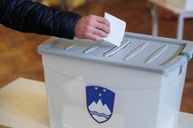 Referendum. Referendum o zakonu o pomoči pri prostovoljnem končanju življenja. Volilna skrinjica. Glasovanje.