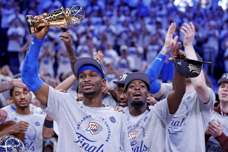 MVP rednega dela sezone Shai Gilgeous-Alexander je lani v konferenčnem polfinalu izpadel proti Dončićevim Dallasom, letos pa se je prvič uvrstil v veliki finale. SGA je prejel priznanje tudi za MVP igralca zahodnega konferenčnega finala. Proti Minnesoti je v povprečju na tekmo prispeval 31,4 točke, 5,2 skoka in 8,2 asistence. | Foto: Reuters