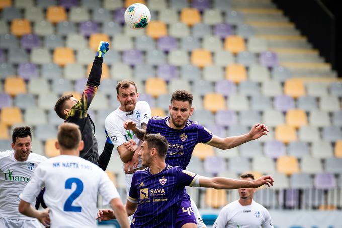 Nafta je v pripravljalnem obdobju vodila v Ljudskem vrtu proti Mariboru (1:0), nato pa izgubila z 1:3. | Foto: Blaž Weindorfer/Sportida