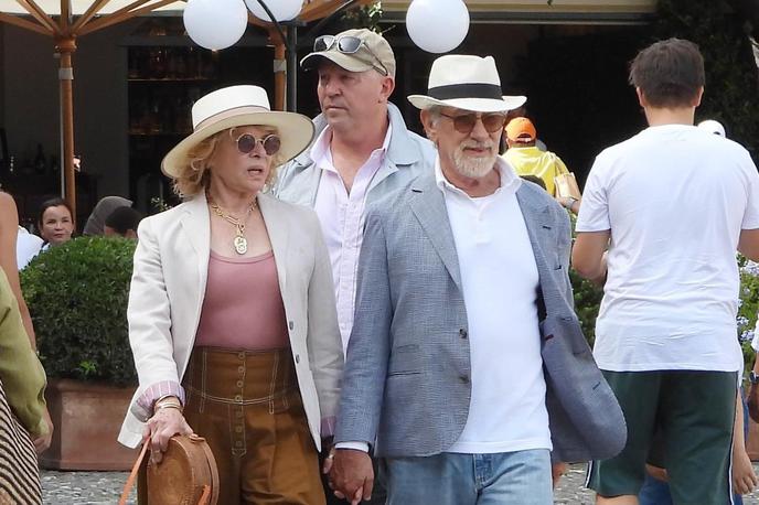 Steven Spielberg, jahta, Seven Seas | Ameriškega režiserja Stevena Spielberga so v družbi žene opazili med sprehodom po slikovitem italijanskem mestecu. | Foto Profimedia
