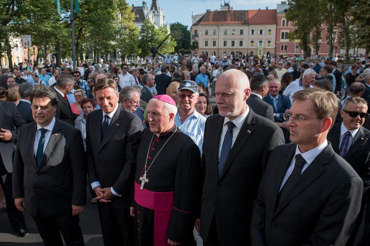Predsednik državnega sveta Mitja Bervar, predsednik države Borut Pahor, ljubljanski nadškof metropolit Stanislav Zore, predsednik državnega zbora Milan Brglez in predsednik vlade Miro Cerar. | Foto: STA ,