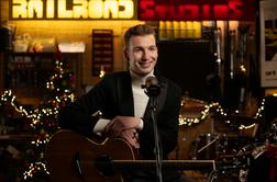 Žiga Jelar izdal novo božično skladbo Smeh in toplina #video