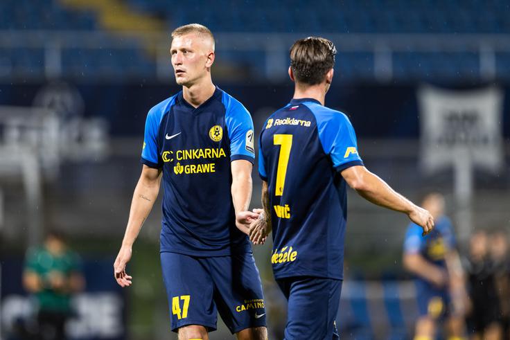 Armandas Kučys je imel ob koncu rednega dela tekme lepo priložnost za vodstvo z 2:1, a je zgrešil. | Foto: Jure Banfi